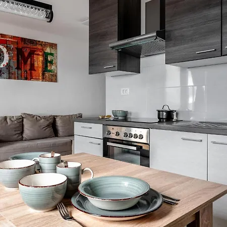 1 Bedroom Awesome In Daire Vir