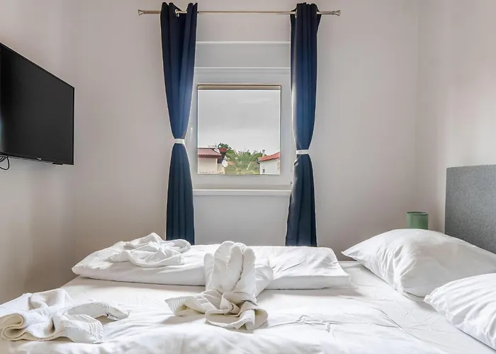 Luxurious In With House Sea View Vir