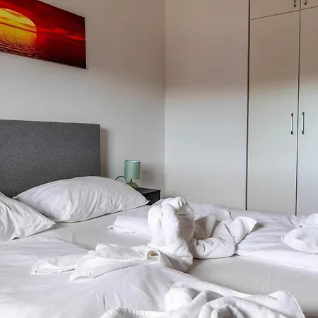 1 Bedroom Awesome In * Vir