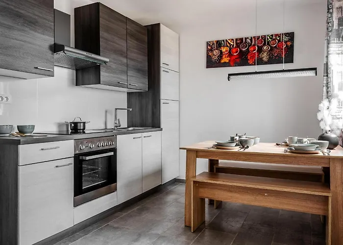 Luxurious In With House Sea View *