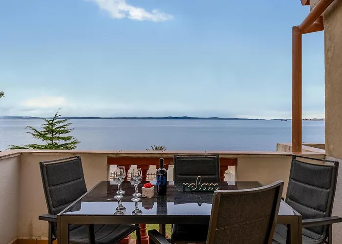 Luxurious In With House Sea View Apartman